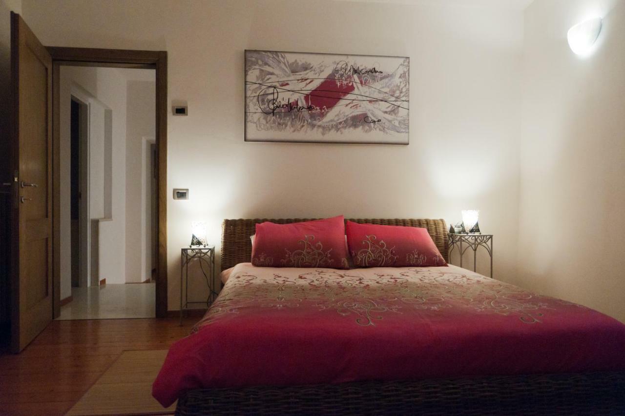 Casale Del Sole Garda Bed & Breakfast Monzambano Exterior photo