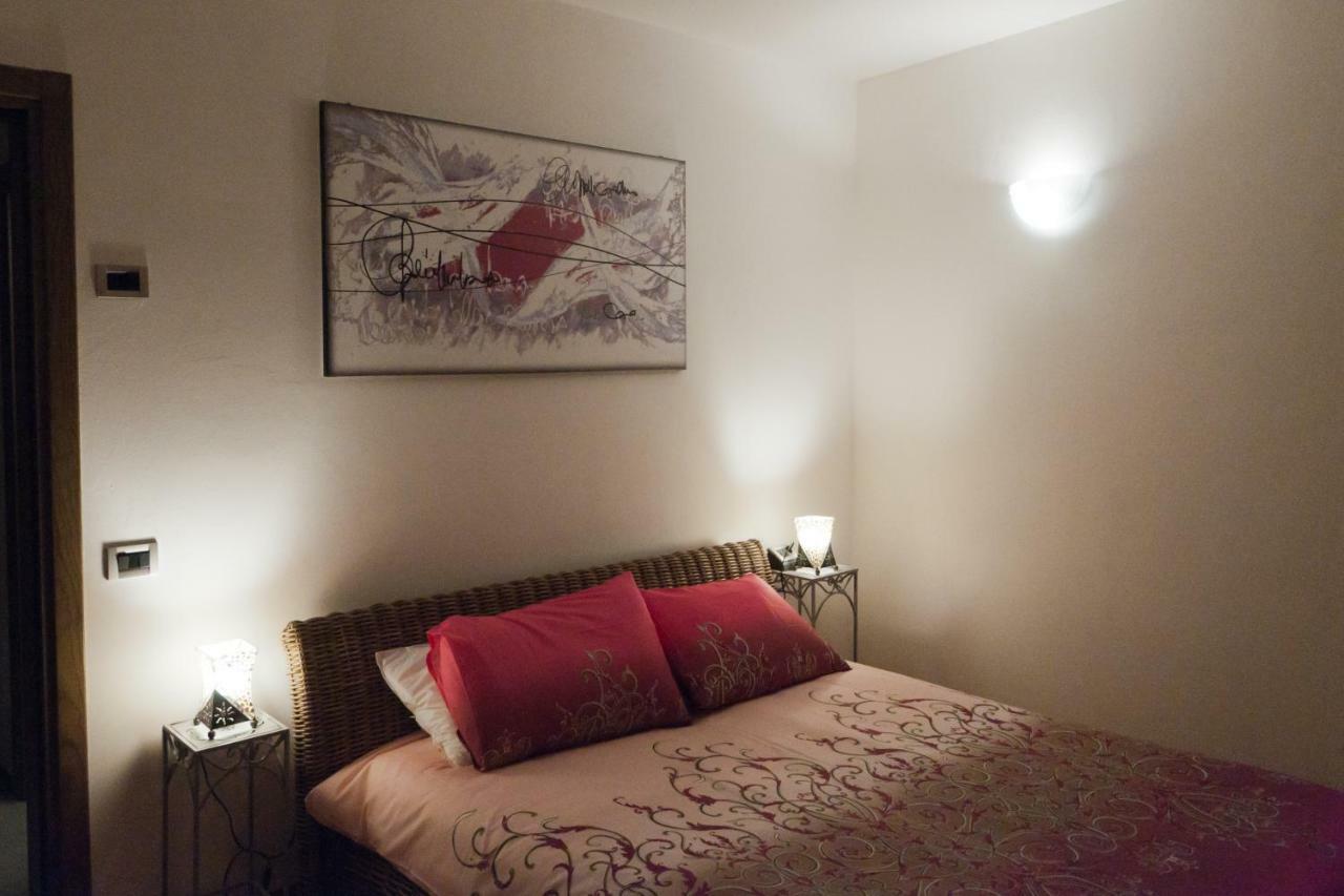 Casale Del Sole Garda Bed & Breakfast Monzambano Exterior photo