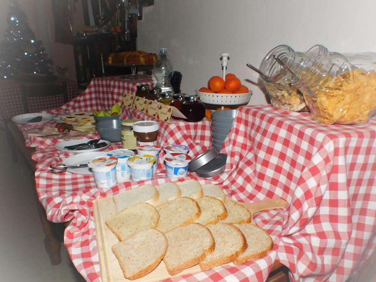 Casale Del Sole Garda Bed & Breakfast Monzambano Exterior photo