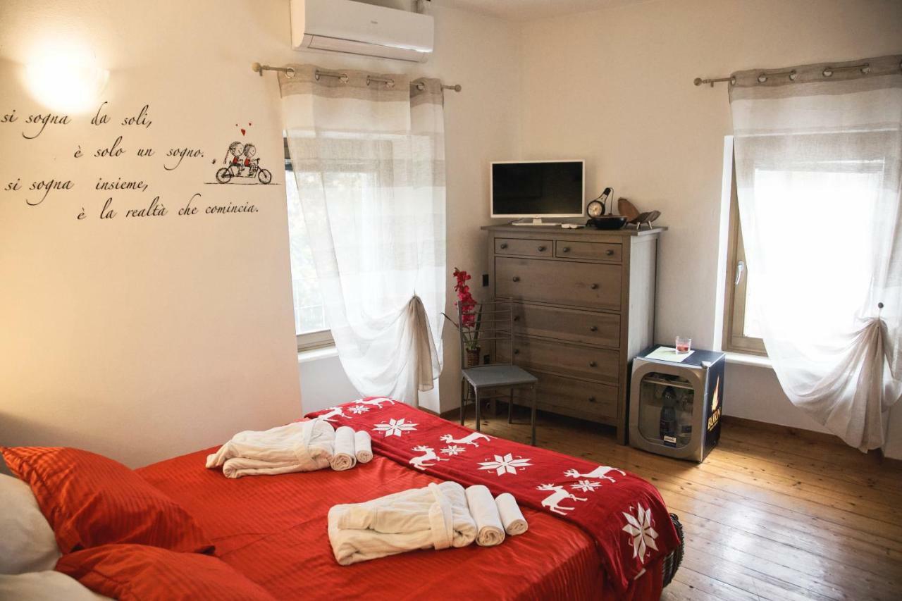 Casale Del Sole Garda Bed & Breakfast Monzambano Exterior photo